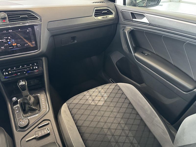 Volkswagen Tiguan (2021) 2,0TSi 4M R-LINE LED NAVI  - fotka 13 z 33