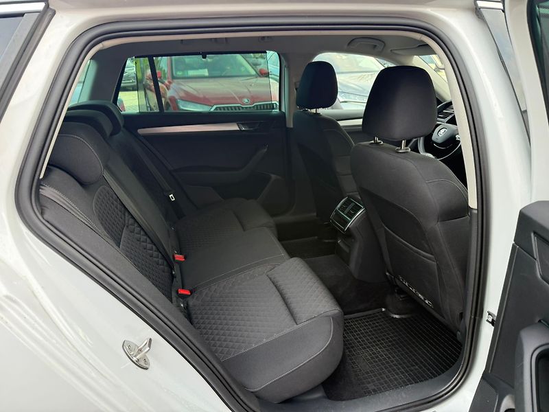 Škoda Superb Ambition 1.4 TSi 160kw Combi P - fotka 21 z 24