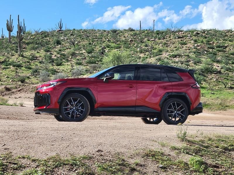 Toyota RAV4 (2026) NG26 2.5 HEV 4X4 - GR Sport - fotka 5 z 16