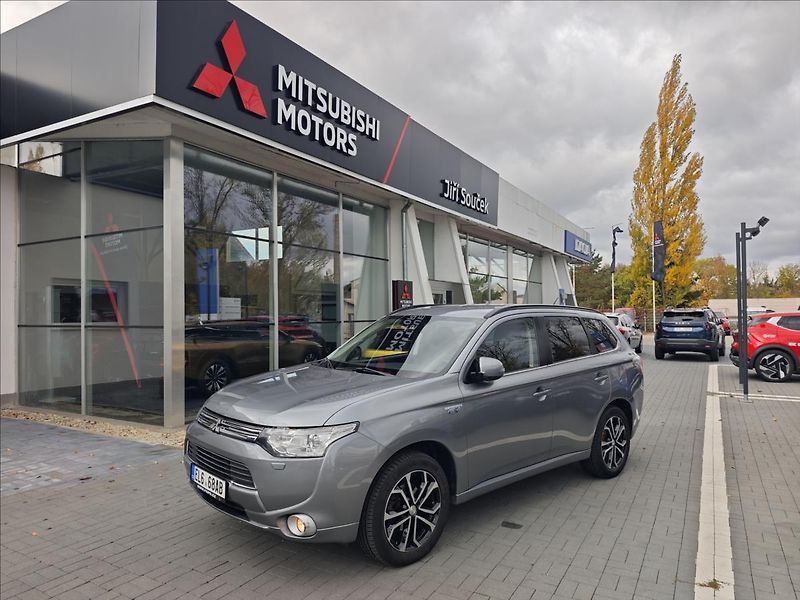 Mitsubishi Outlander 2,0 Plug-in HYBRID  4x4 INTENS - fotografie inzerátu