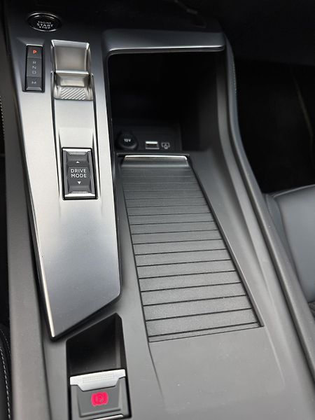 Peugeot 308 (2022) GT 1.5HDi Focal hudba TOP výba - fotka 20 z 25