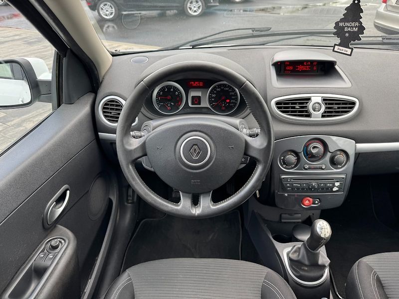 Renault Clio (2012) 1,2 55 KW Klima - fotka 14 z 28