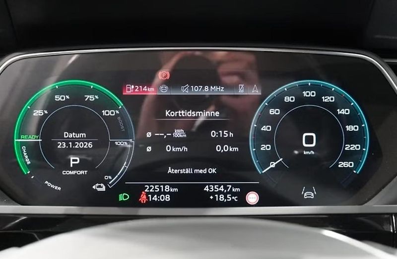 Audi Q8 e-tron 55 Q Panorama Kamera Ambient  - fotka 11 z 17