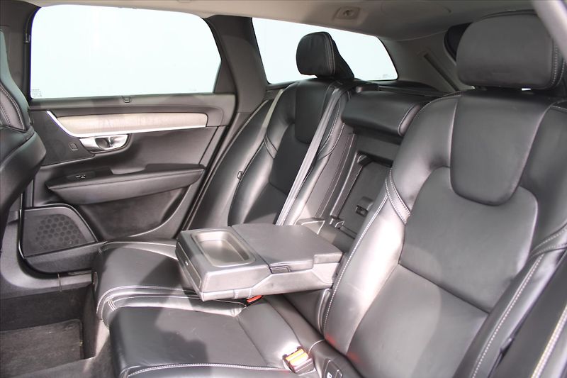 Volvo V90 2.0 B5 173kW AWD INSCRIPTION - fotka 11 z 30