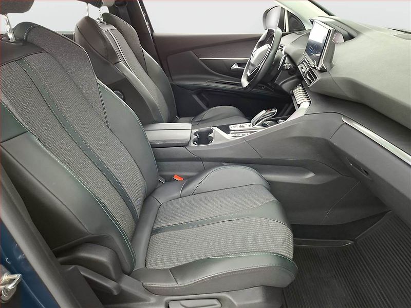 Peugeot 5008 (2021) PureTech 130 - fotka 9 z 17
