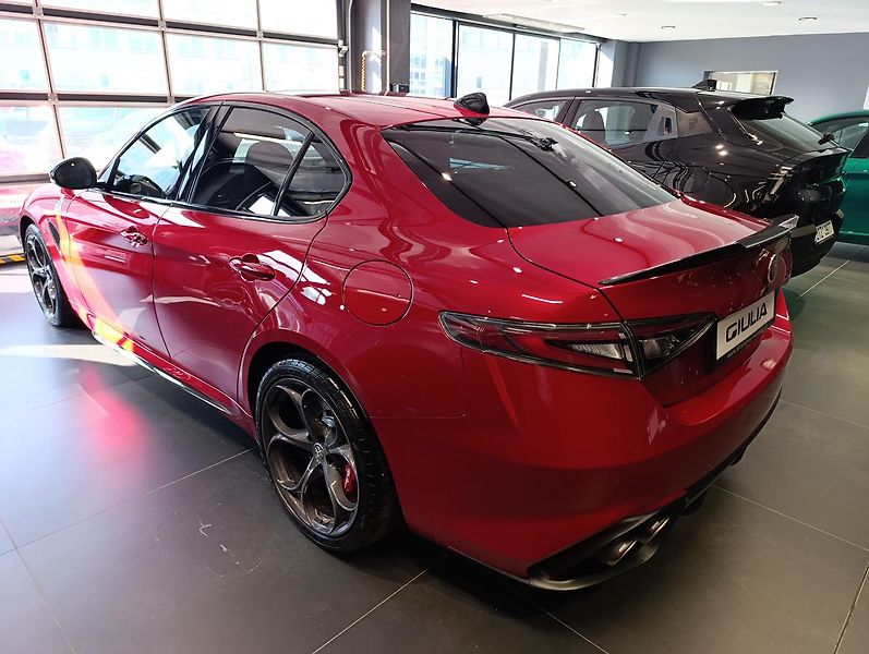 Alfa Romeo Giulia (2026) Quadrifoglio 2.9 V6 Turbo 520K - fotka 7 z 36