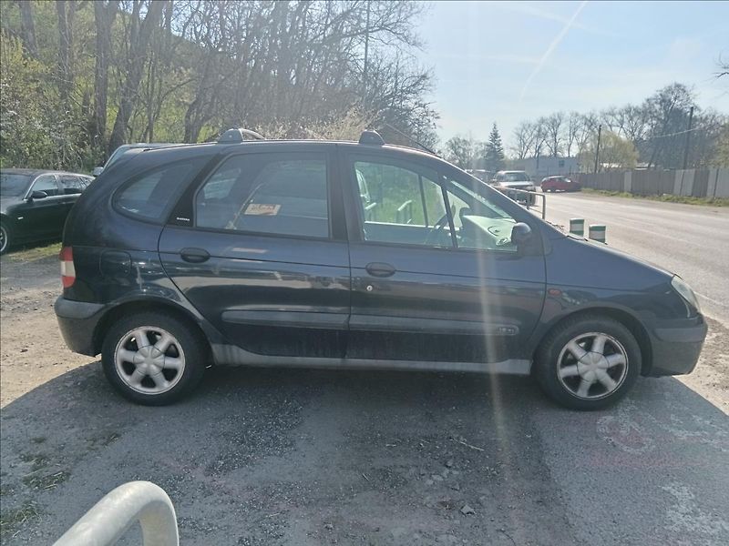 Renault Scénic 1,6 i  Megane - fotka 12 z 19