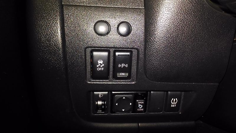 Nissan Micra (2015) 1,2I 59KW,AUTOMAT,NAVI,ALU,SER - fotka 26 z 32