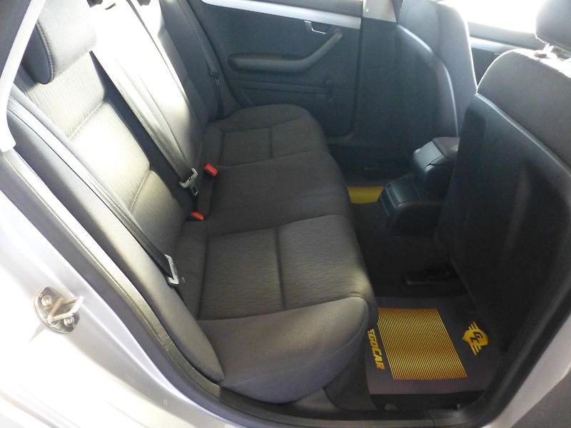 Audi A4 (2006) 1,6I**DIGIKLIMA**ALU**TAŽNÉ - fotka 22 z 25