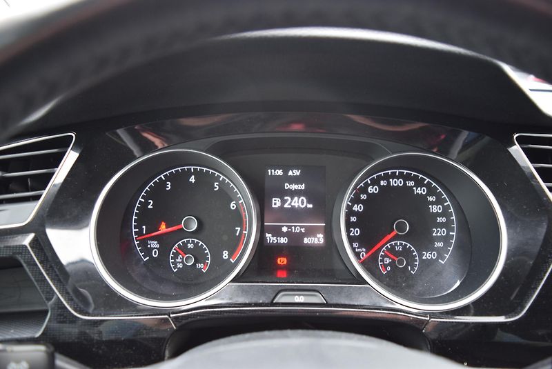 Volkswagen Touran (2018) 1.4TSI 110kw COMFORTLINE SOUND - fotka 33 z 50