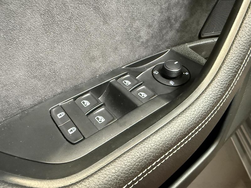 Škoda Superb 2.0 TSI 140kW SportLine DSG - fotka 9 z 15