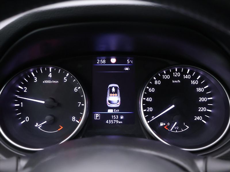 Nissan Qashqai 1,3 DIG-T 117kW Automat Acenta - fotka 15 z 27