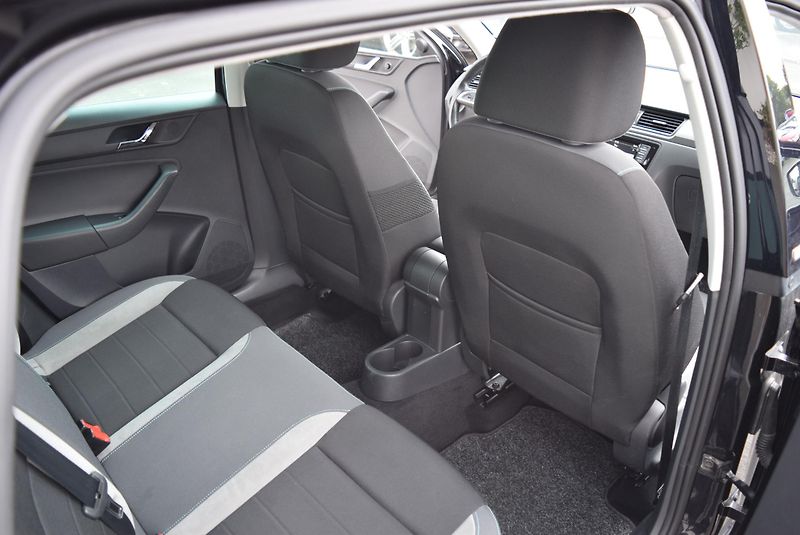 Škoda Rapid (2016) 1.2TSI 81kw ED. JOY XEN TAŽNÉ - fotka 40 z 45
