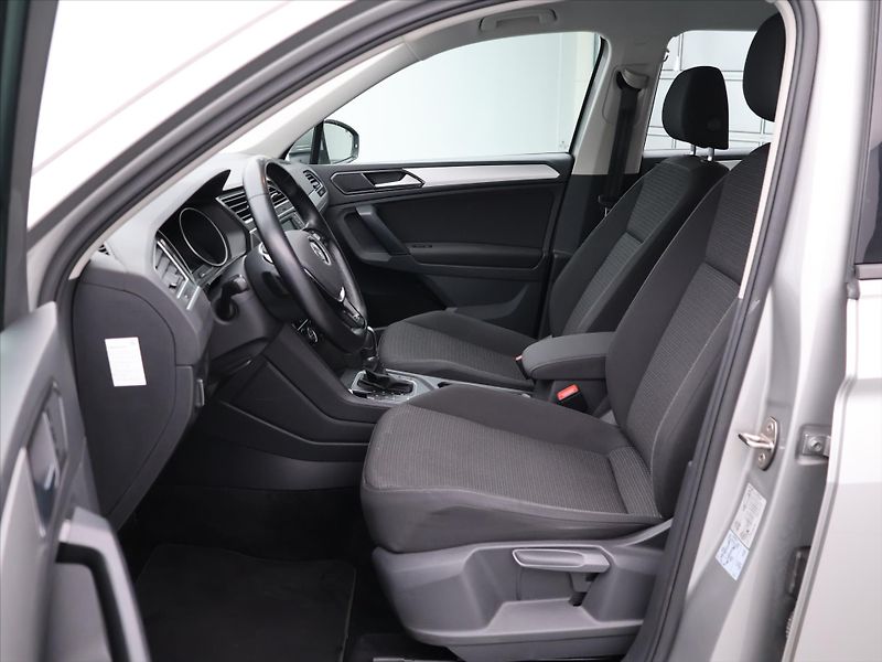 Volkswagen Tiguan 1,4 TSI 110kW DSG Serv.kniha - fotka 10 z 26