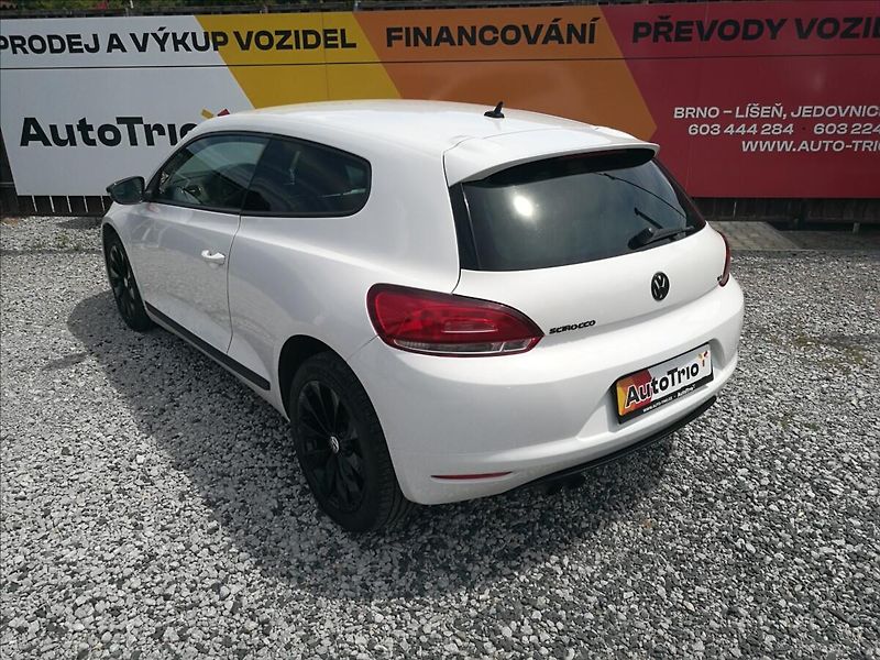 Volkswagen Scirocco 1,4 TSI aut.klima - fotka 4 z 15