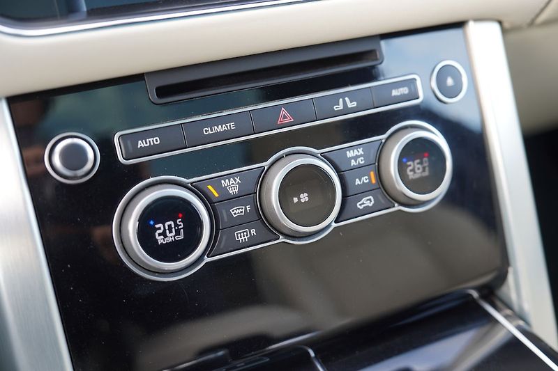 Land Rover Range Rover 4.4 SDV8 LWB  Autobiography - fotka 42 z 53