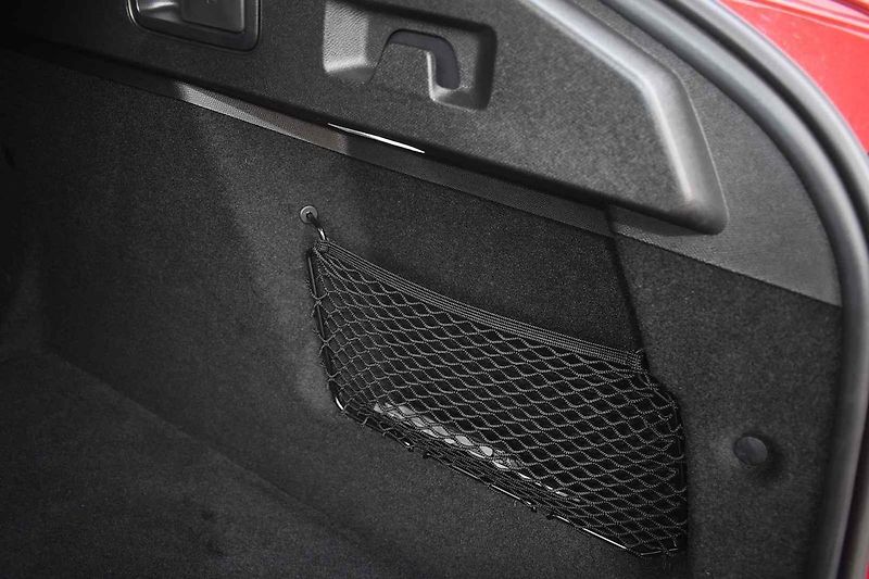 Peugeot 408 je solidně prostorný rodinný vůz s atraktivním vzhledem