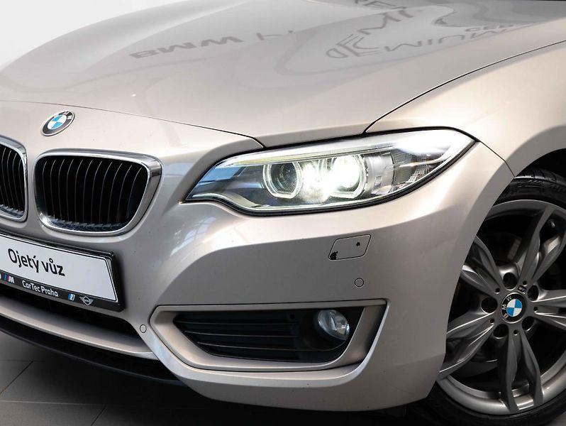 BMW Řada 2 220d xDrive - fotka 6 z 20