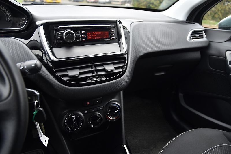 Peugeot 2008 1.2, KLIMATIZACE, TEMPOMAT - fotka 14 z 36