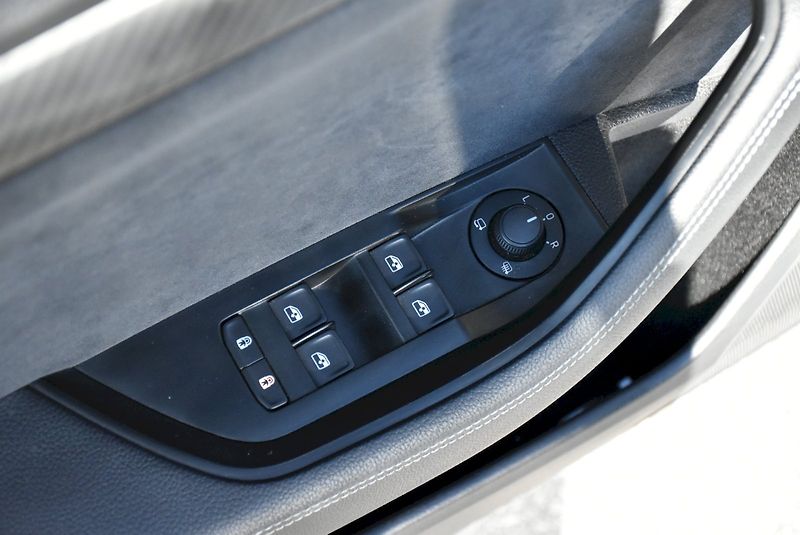 Škoda Superb (2021) Sportline 1.5 TSI DSG - fotka 32 z 35