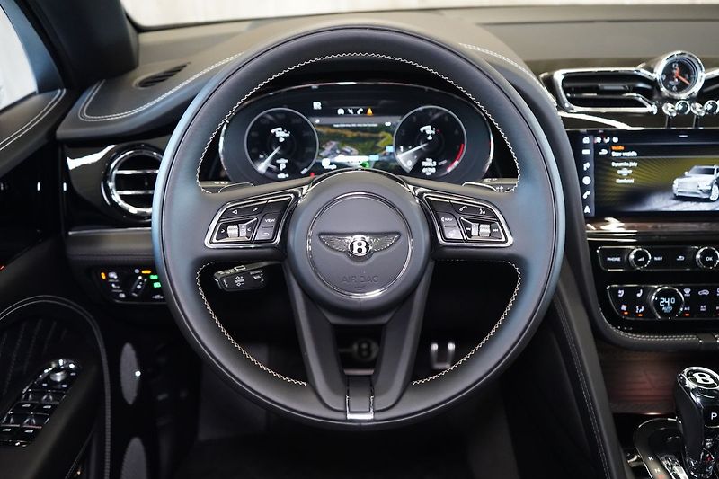 Bentley Bentayga V8, AWD, Panorama, 360° kamera - fotka 26 z 50