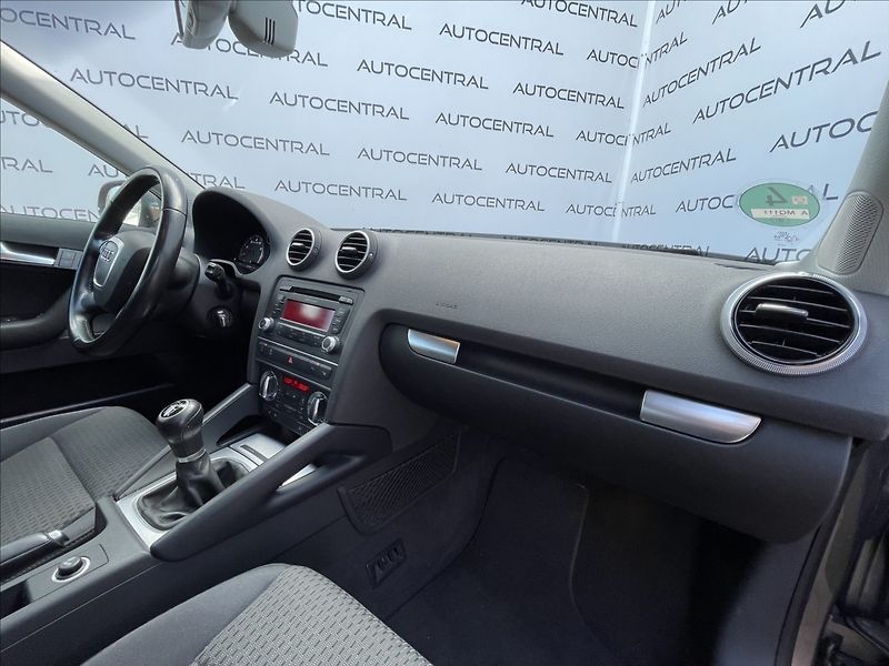 Audi A3 1,4 TFSi,serv.kn. - fotka 18 z 19