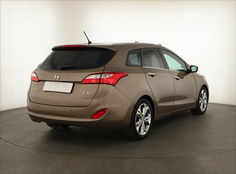 Hyundai i30 (2012) 1.6 GDI, Xenony, Tempomat - fotka 5 z 14