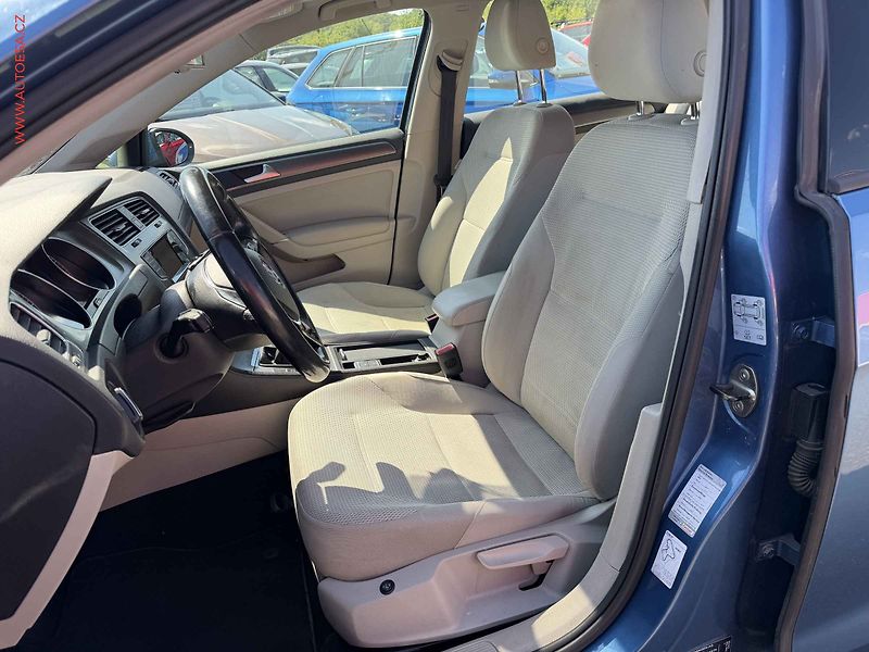 Volkswagen Golf (2013) 1.6 TDi, AC, tempo, park - fotka 9 z 17