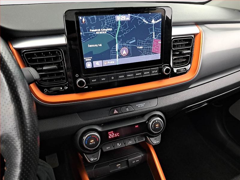 Kia Stonic (2021) 1.2 DPI, Kůže, Navi, Tempomat - fotka 12 z 24