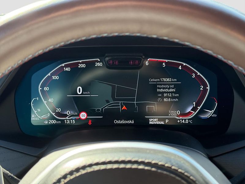 BMW X7 xDrive40d - fotka 7 z 11