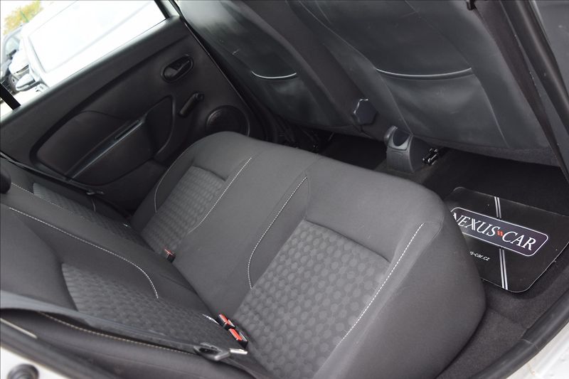 Dacia Sandero 1,2 i 55KW PO SERVISE - fotka 23 z 39
