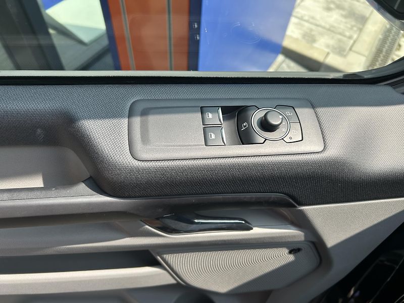 Ford Tourneo Custom Titanium L1 2.0 EcoBlue 110 kW - fotka 18 z 37