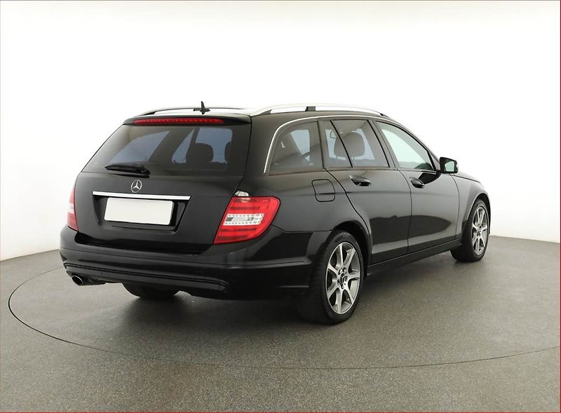 Mercedes-Benz Třídy C (2013) C 200 CDI, Automat, Navi - fotka 5 z 16