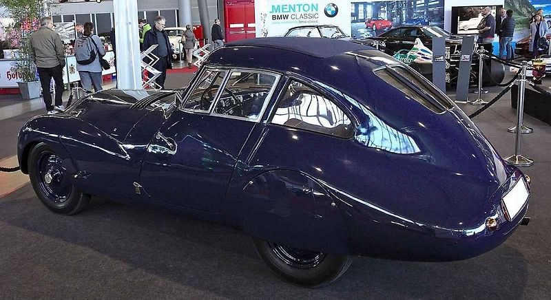 Vůz BMW 328 byl už od začátku navržený jako soutěžní model, který má dát bavorské značce sportovní image. Na snímku je BMW 328 z roku 1938 v Louwman Muzeu.