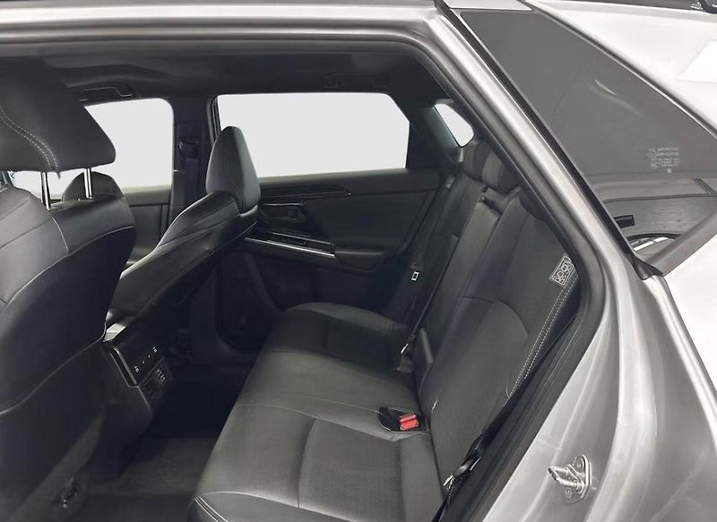 Toyota bZ4X Executive AWD 360k Odvětrávání - fotka 11 z 11