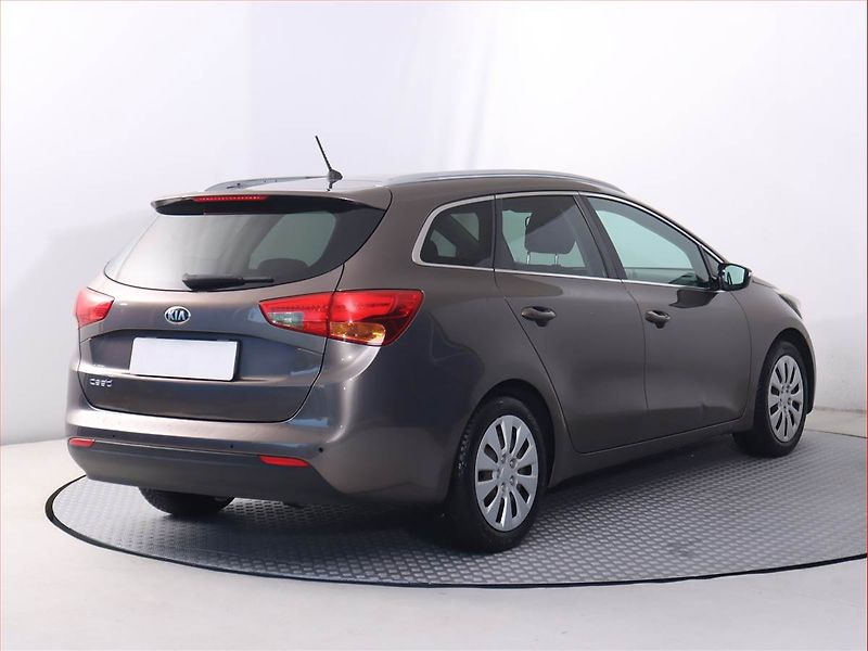 Kia Ceed (2015) 1.6 GDI, Serv.kniha, Tempomat - fotka 5 z 16
