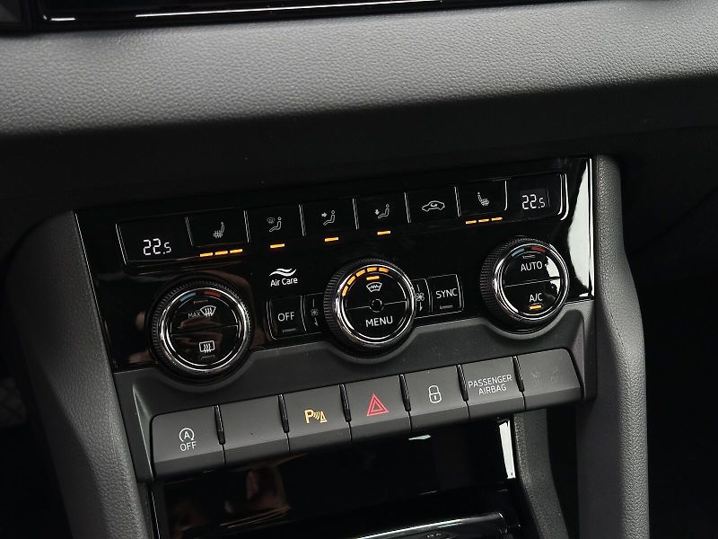 Škoda Karoq 1.5TSi DSG 150PS LED V.Cockpit - fotka 18 z 38