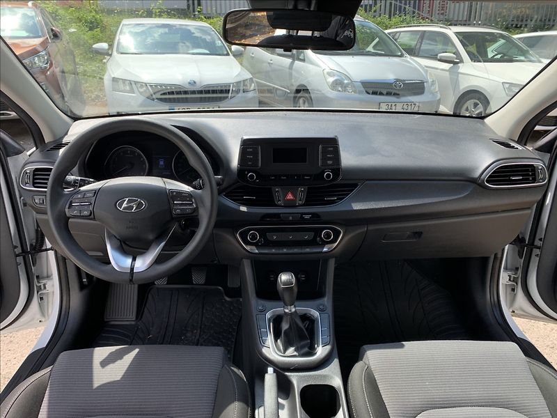 Hyundai i30 1,5 i,ČR,SERVISKA,1.MAJ - fotka 9 z 20