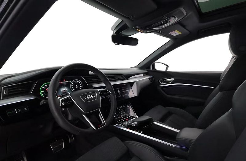 Audi Q8 e-tron 55 Q 360k Matrix Pano 4 zóny  - fotka 11 z 28