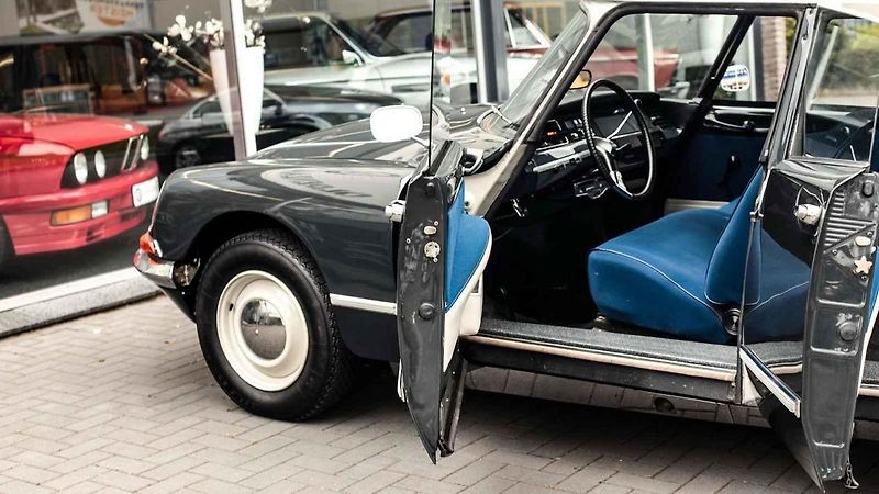 Citroen DS 20 Wagon.