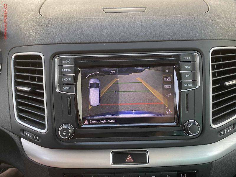 Volkswagen Sharan (2018) 2.0 TDi 7míst, Comfortline - fotka 17 z 17