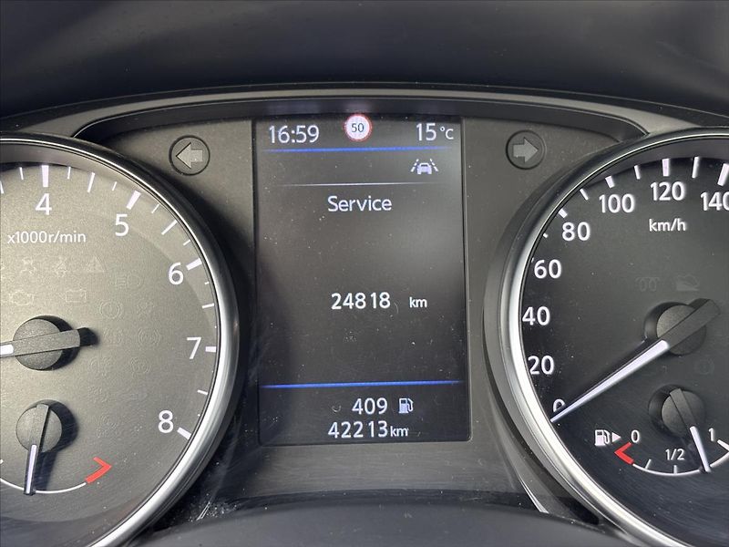 Nissan Qashqai 1,3 DIG-T Tekna PANORAMA TAŽNÉ - fotka 46 z 49