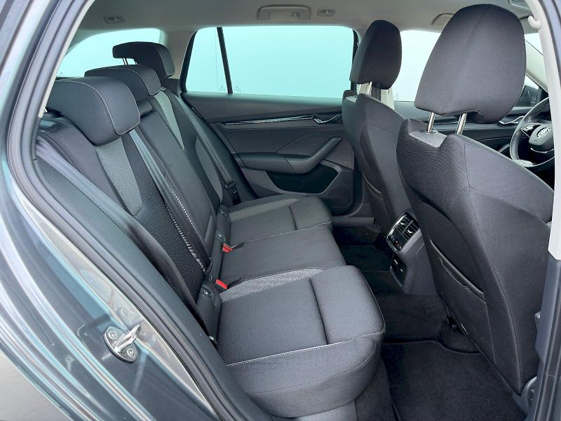 Škoda Octavia (2023) Combi 2.0 TDI 110kW DSG Tour - fotka 27 z 35