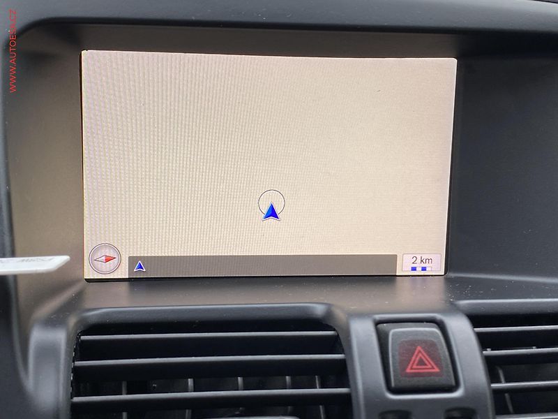 Volvo XC60 (2017) 2.0D, Summum, bixen, kůže - fotka 16 z 19