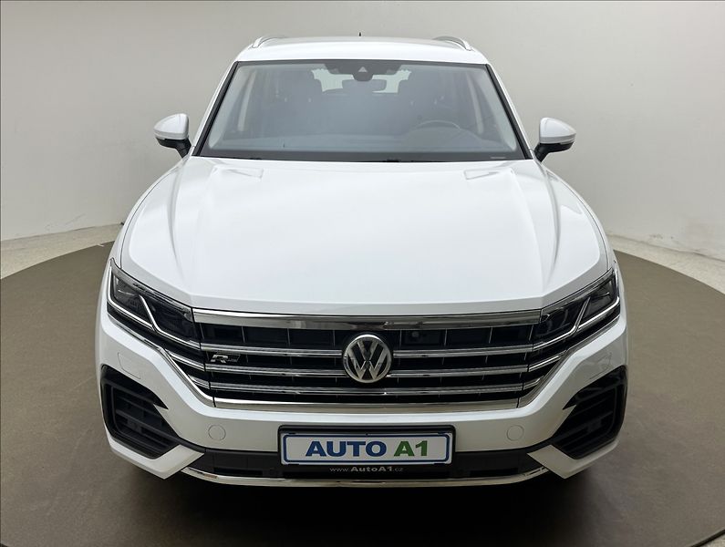 Volkswagen Touareg 3,0 R-LINE VZDUCH NV MATRIX ČR - fotka 2 z 48
