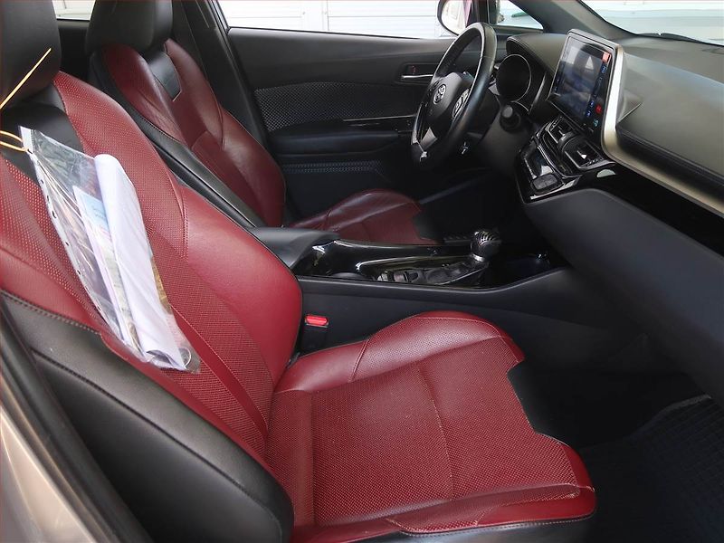 Toyota C-HR (2018) Selection 1.8 Hybrid, Automat - fotka 9 z 19