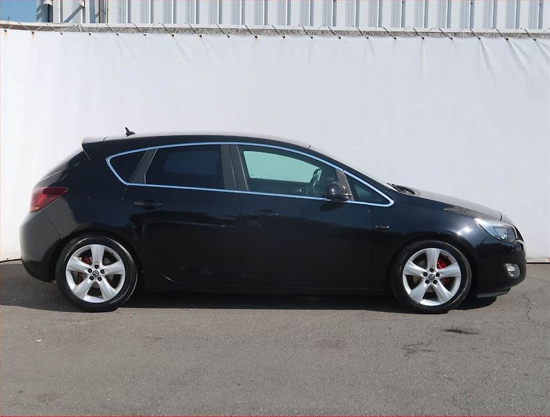Opel Astra (2010) 1.4 T, Tempomat, Park. senzory - fotka 6 z 18
