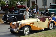 Krása a elegance starých strojů na veteránské vyjížďce plzeňského Veteran Car Clubu v Radobyčicích.