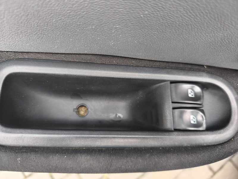 Renault Clio 1.2 confort- nové rozvody - fotka 20 z 23