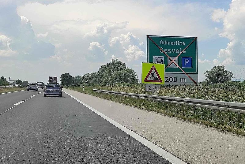 Cesta do Chorvatska autem poprvé bez hranic. Reportéři Deníku vyzkoušeli delší trasu přes Bratislavu, Maďarsko, Záhřeb až do Zadaru a Šibeniku. Zhruba tisíc kilometrů. Z Jadranu se pak vraceli přes Slovinsko a Rakousko.